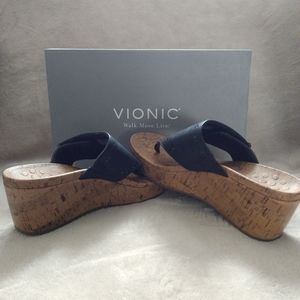New In Box Vionic Anitra Sandals